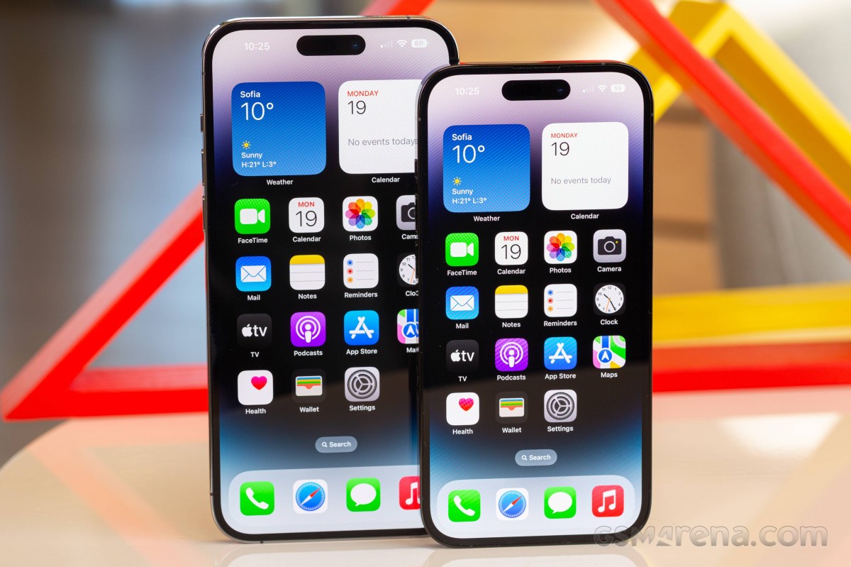 2 iphones 15 1 pro e outro pro mas consertado na arouca