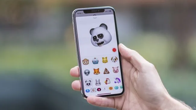 1 iphone com um urso consertado na arouca